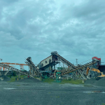 破碎機(jī)日常清理工作是延長設(shè)備使用壽命的有利因素 7 履带式移动破碎站的优势有哪些?