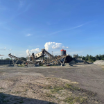 選擇圓錐破碎機(jī)的6大好處 2 固定式花岗岩破碎生产线和移动式花岗岩破碎生产线的区别