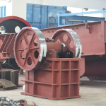 選礦企業(yè)增效:從工藝到資源利用的實(shí)用方法 2 颚式破碎机运行时破碎腔有剧烈撞击事件