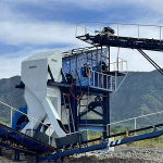 振動篩工作時對物料要求和性能分析 9 降低破碎现场噪音和粉尘是需要亟待解决的重要问题