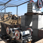 投資鵝卵石制砂機(jī)的必備知識 4 颚式破碎机是破碎生产线的冲关设备