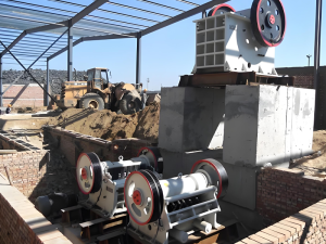 顎式破碎機是破碎生產(chǎn)線的沖關(guān)設(shè)備